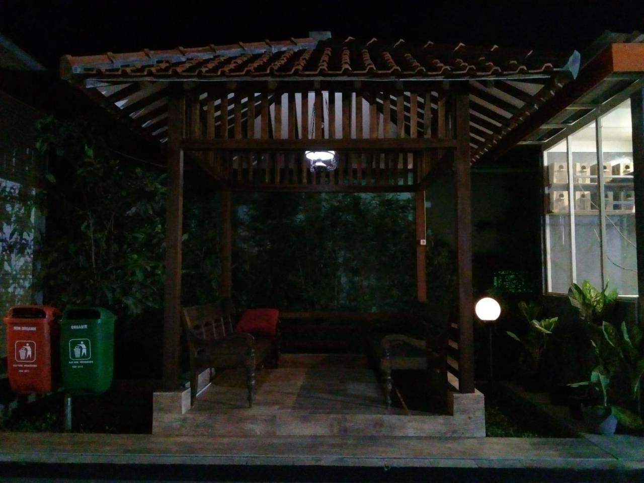 Wisma Lovebird Kalianget Exterior photo
